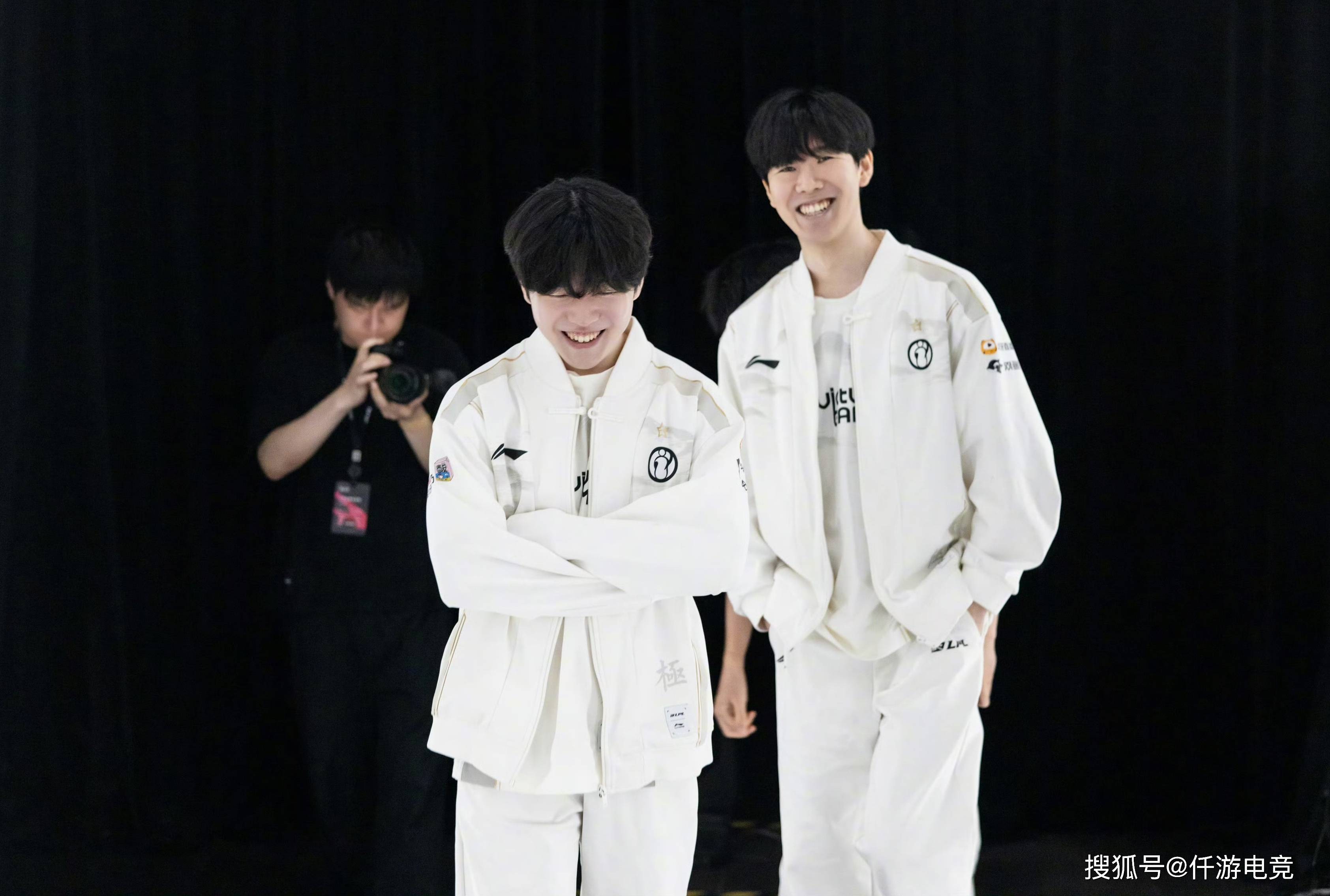 通过深入的 通过深入的